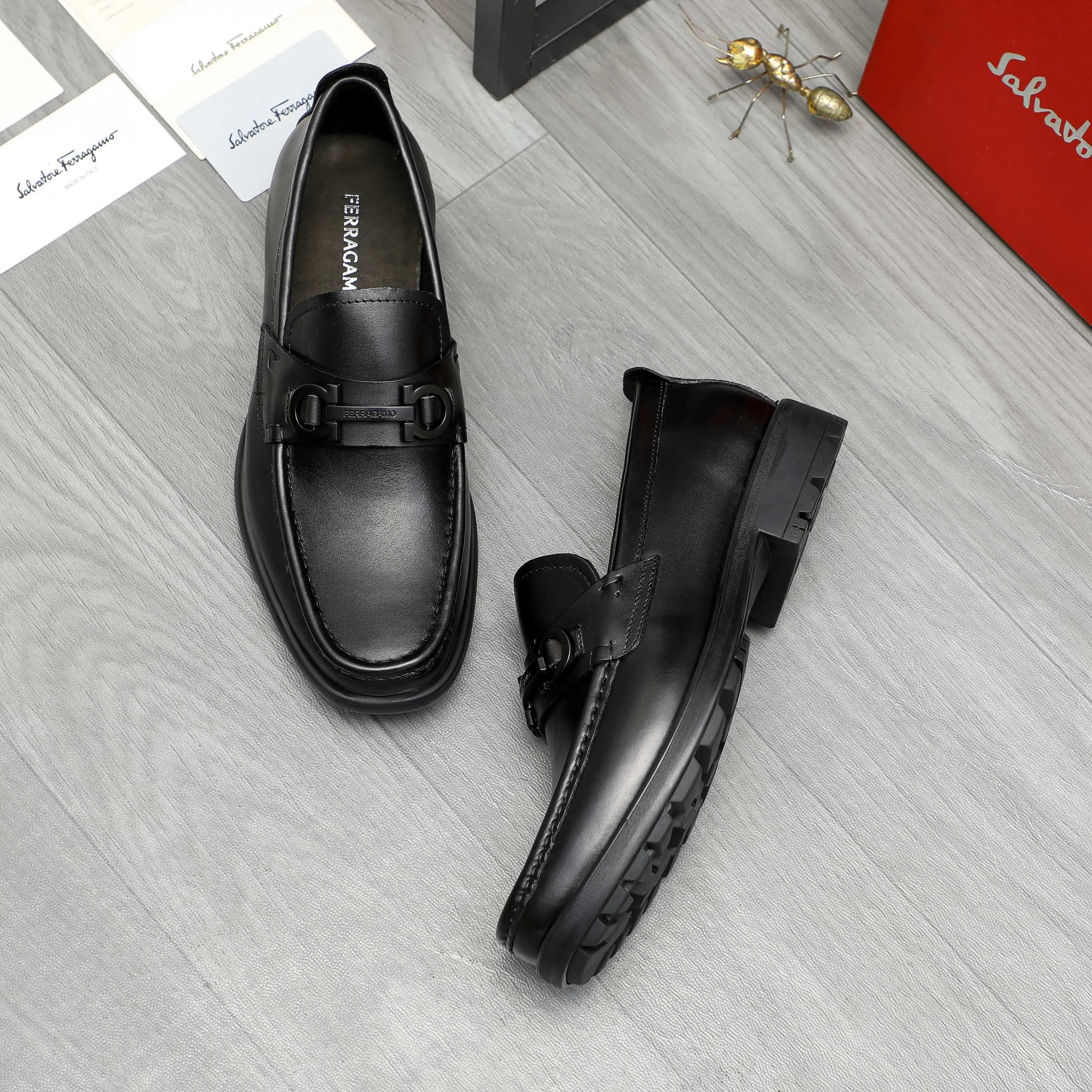 Men's shoes 💰420 Product trademark: Ferragamo "Ferragamo" business slip-on leather shoes Regular size: 38-45 (45. Customized, non-returnable) Product materials: Selected high-quality cowhide upper, cowhide lining, original outsole